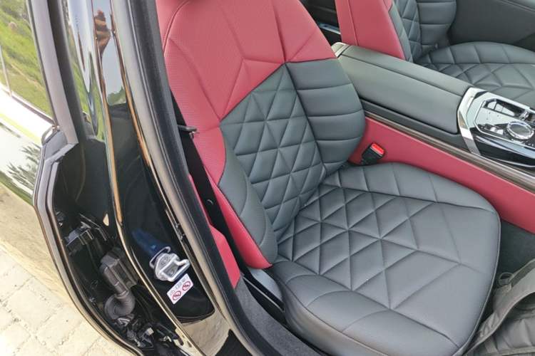 Used BMW 7 Series 2023 735Li M Sport Package Right Front Seat