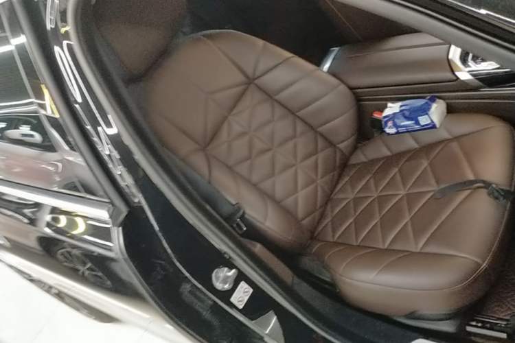 Used BMW 7 Series 2023 735Li M Sport Package Right Front Seat