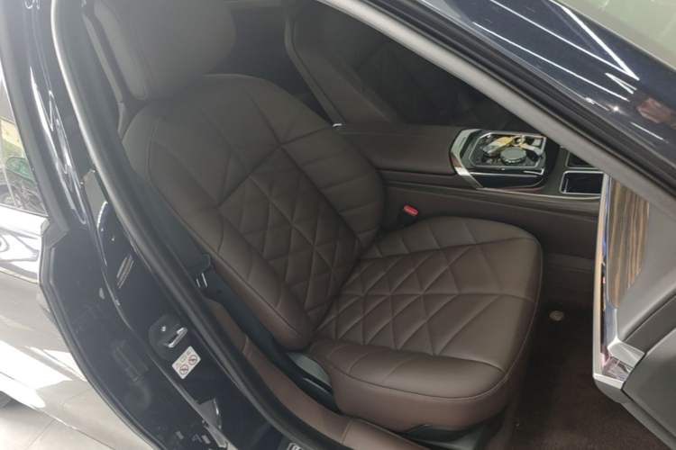 Used BMW 7 Series 2023 735Li M Sport Package Right Front Seat