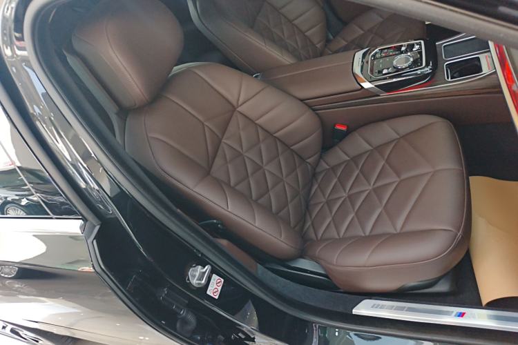 Used BMW 7 Series 2023 735Li M Sport Package Right Front Seat