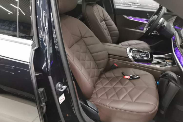 Used BMW 7 Series 2023 735Li M Sport Package Right Front Seat