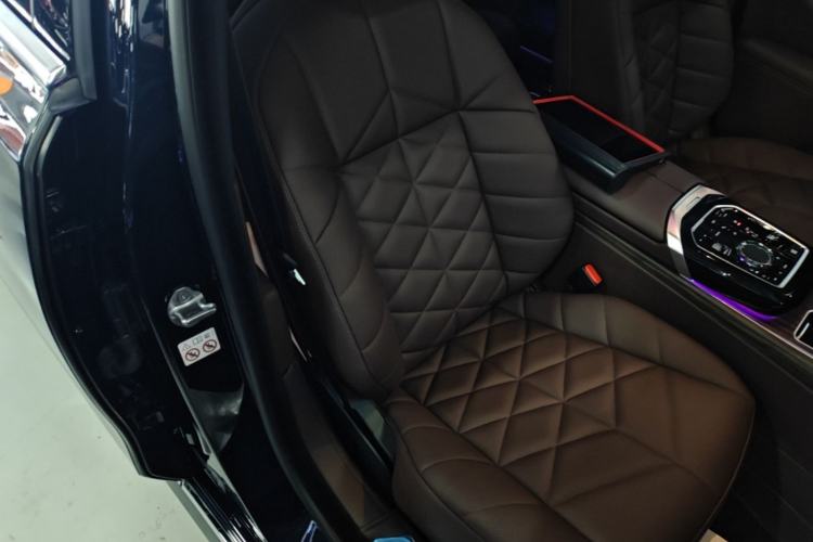 Used BMW 7 Series 2023 735Li Luxury Package Right Front Seat