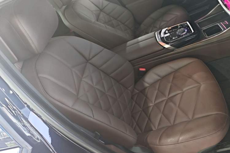Used BMW 7 Series 2023 735Li M Sport Package Right Front Seat