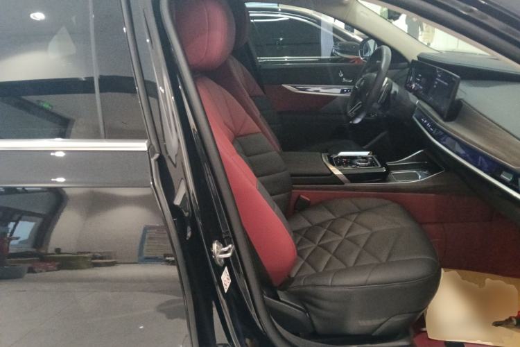 Used BMW 7 Series 2023 735Li M Sport Package Right Front Seat