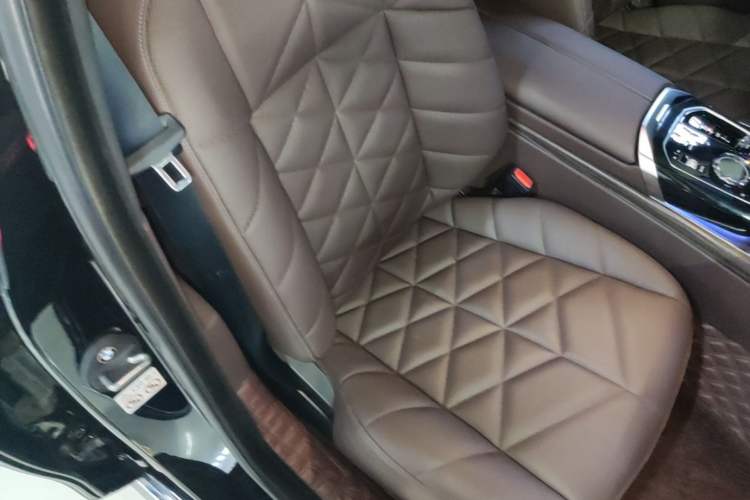 Used BMW 7 Series 2023 735Li Luxury Package Right Front Seat