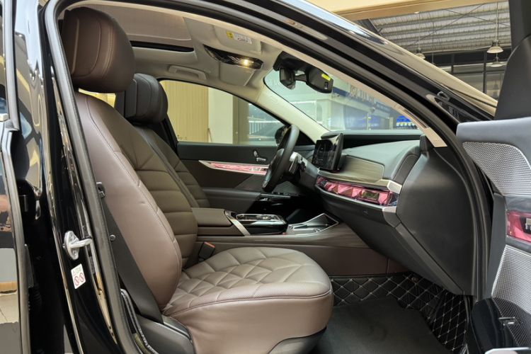 Used BMW 7 Series 2023 735Li M Sport Package Right Front Seat