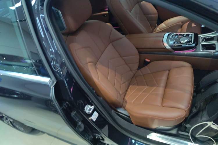 Used BMW 7 Series 2023 740Li Luxury Edition M Sport Package Right Front Seat