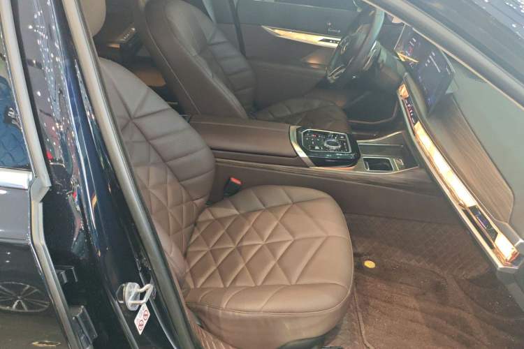 Used BMW 7 Series 2023 735Li M Sport Package Right Front Seat