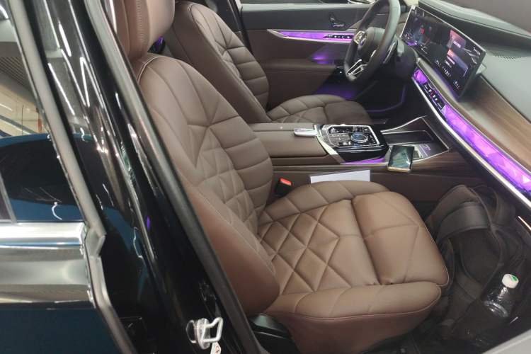 Used BMW 7 Series 2023 740Li Leading Model M Sport Package Right Front Seat