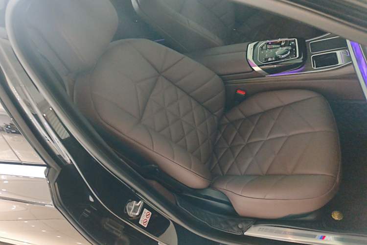 Used BMW 7 Series 2023 735Li M Sport Package Right Front Seat