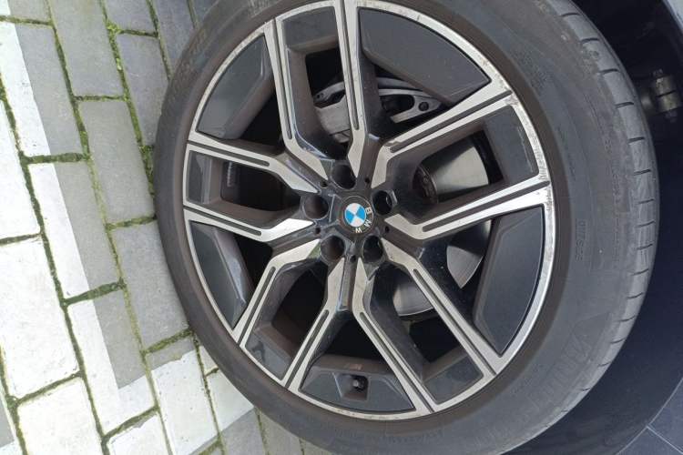 Used BMW 7 Series 2023 735Li M Sport Package Right Front Wheel Hub