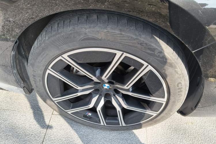 Used BMW 7 Series 2023 735Li M Sport Package Right Front Wheel Hub