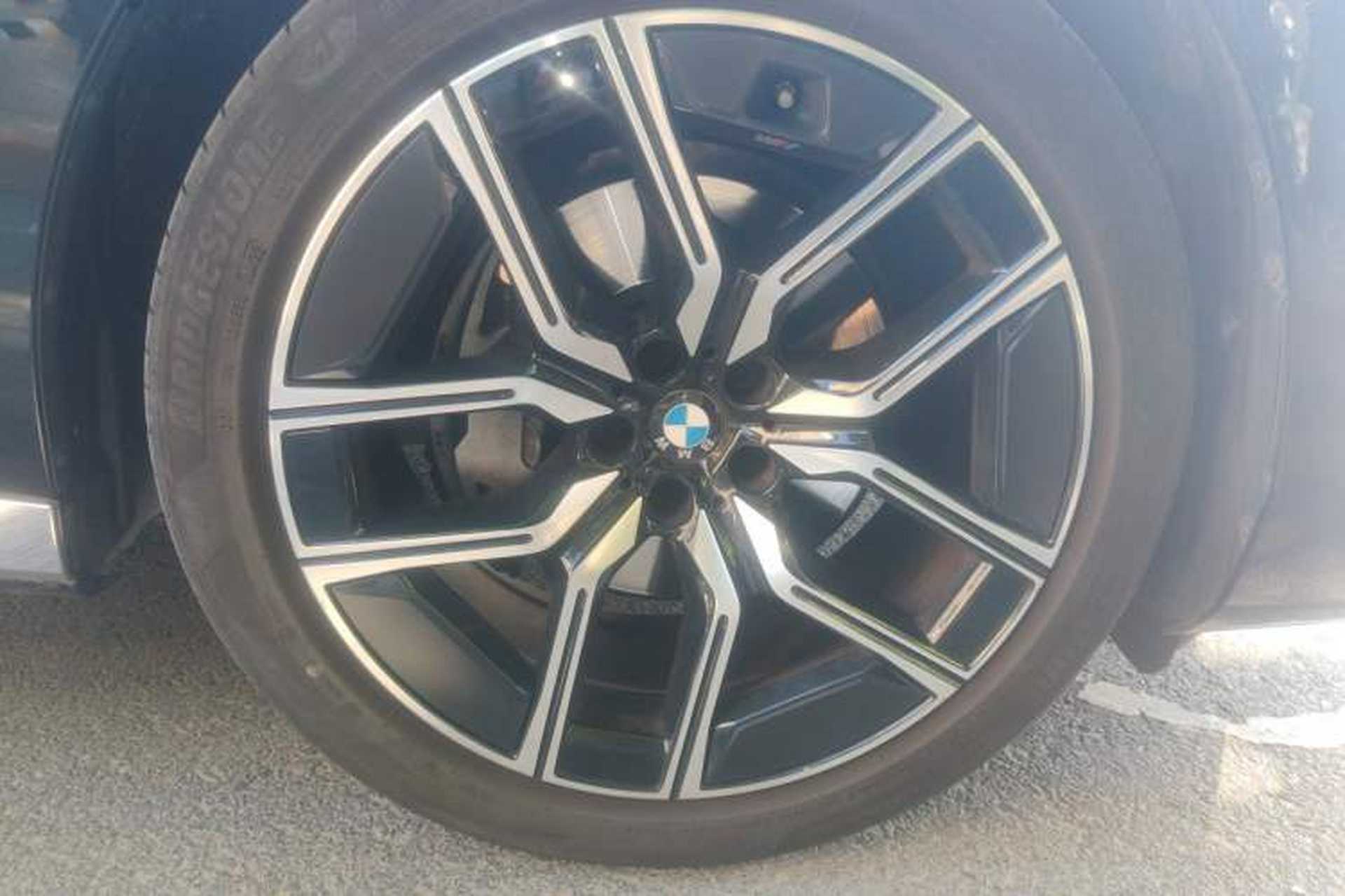 Used BMW 7 Series 2023 735Li M Sport Package Right Front Wheel Hub