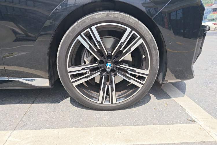 Used BMW 7 Series 2023 740Li Leading Model M Sport Package Right Front Wheel Hub