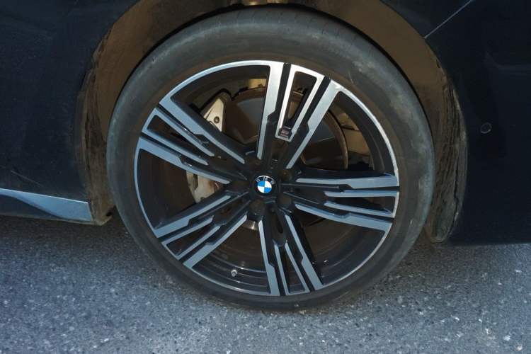 Used BMW 7 Series 2023 740Li Leading Model M Sport Package Right Front Wheel Hub