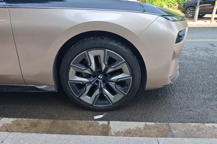 Used BMW 7 Series 2023 740Li Leading Edition Luxury Package Right Front Wheel Hub