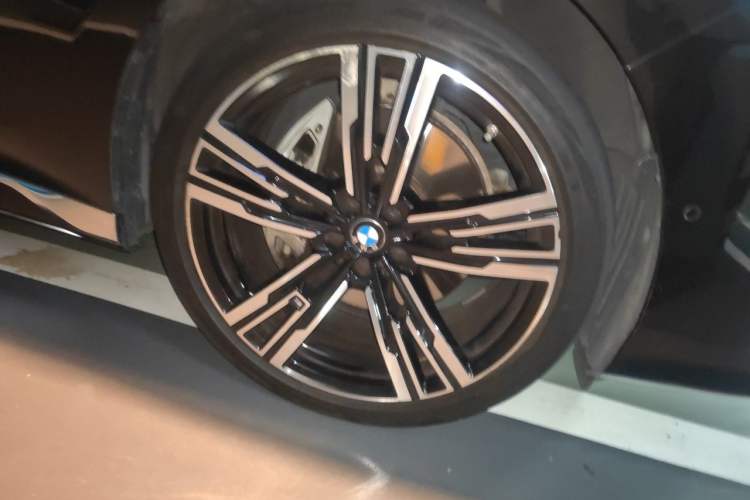 Used BMW 7 Series 2023 740Li Leading Model M Sport Package Right Front Wheel Hub