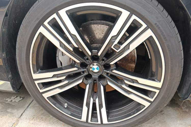 Used BMW 7 Series 2023 740Li Luxury Edition M Sport Package Right Front Wheel Hub