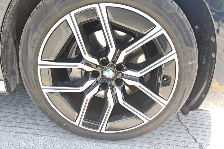 Used BMW 7 Series 2023 735Li M Sport Package Right Front Wheel Hub