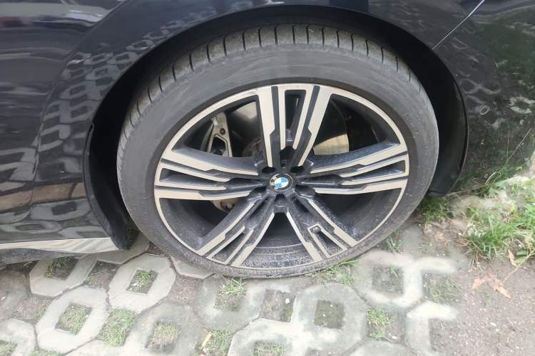 Used BMW 7 Series 2023 740Li Leading Model M Sport Package Right Front Wheel Hub