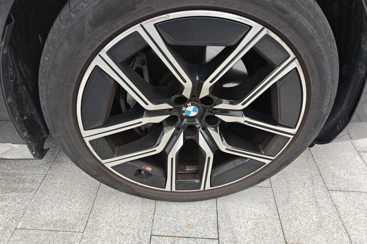 Used BMW 7 Series 2023 735Li M Sport Package Right Front Wheel Hub