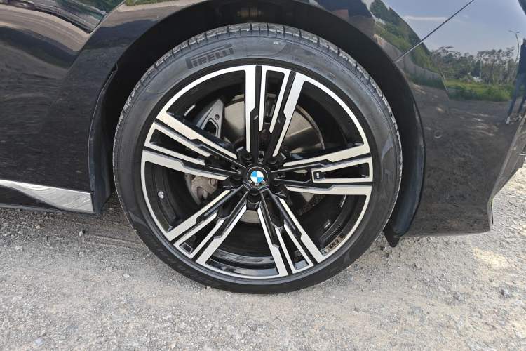 Used BMW 7 Series 2023 740Li Leading Model M Sport Package Right Front Wheel Hub