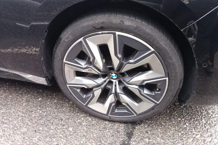 Used BMW 7 Series 2023 740Li Leading Edition Luxury Package Right Front Wheel Hub