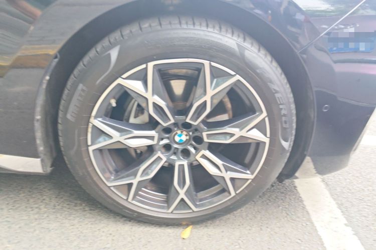 Used BMW 7 Series 2023 735Li Luxury Package Right Front Wheel Hub