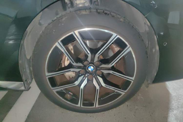 Used BMW 7 Series 2023 735Li M Sport Package Right Front Wheel Hub