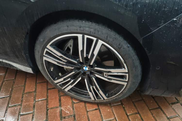 Used BMW 7 Series 2023 740Li Leading Model M Sport Package Right Front Wheel Hub