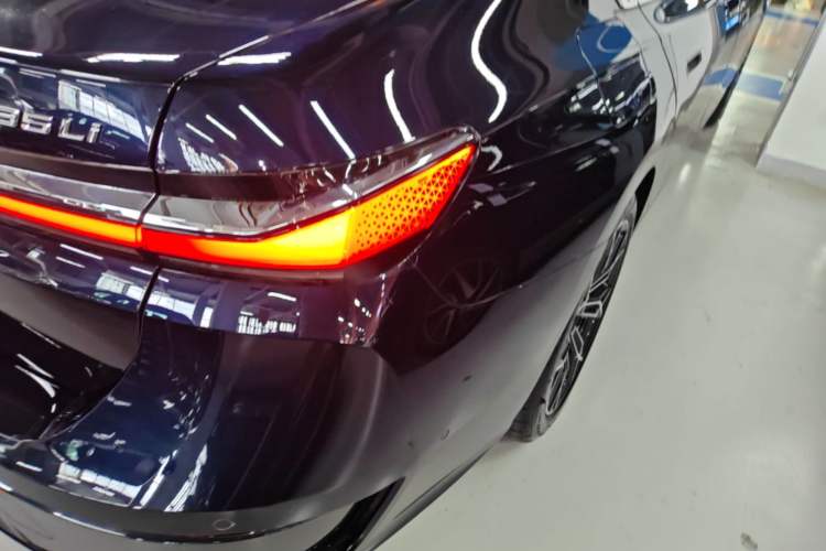 Used BMW 7 Series 2023 735Li Luxury Package Right Rear Taillight