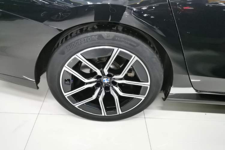 Used BMW 7 Series 2023 735Li M Sport Package Right Rear Wheel Hub