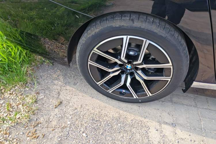 Used BMW 7 Series 2023 735Li M Sport Package Right Rear Wheel Hub