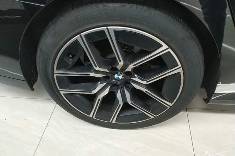 Used BMW 7 Series 2023 735Li M Sport Package Right Rear Wheel Hub