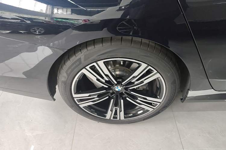Used BMW 7 Series 2023 735Li M Sport Package Right Rear Wheel Hub
