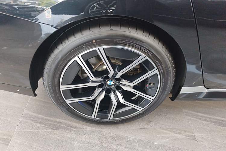 Used BMW 7 Series 2023 735Li M Sport Package Right Rear Wheel Hub