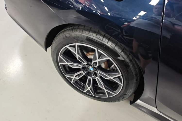 Used BMW 7 Series 2023 735Li Luxury Package Right Rear Wheel Hub