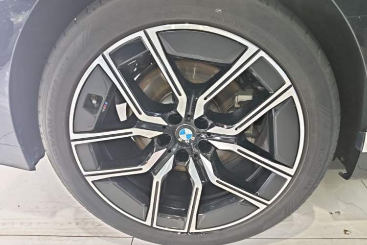 Used BMW 7 Series 2023 735Li M Sport Package Right Rear Wheel Hub