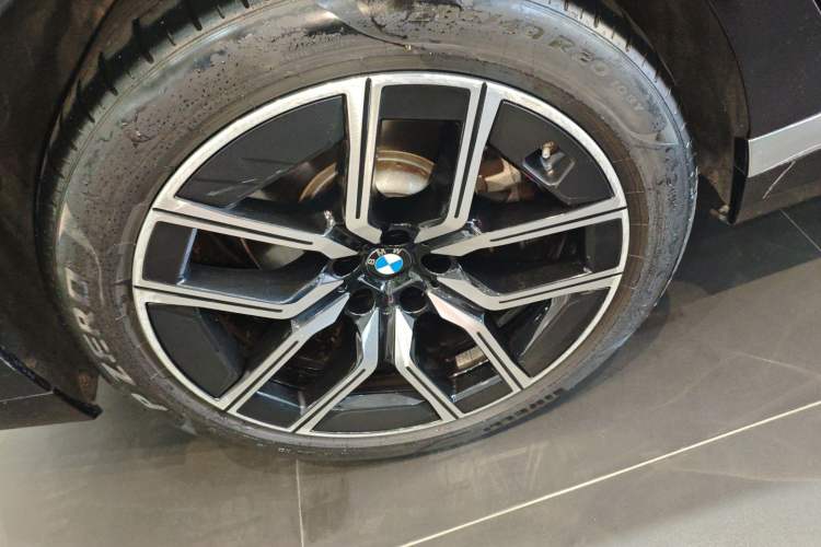 Used BMW 7 Series 2023 735Li M Sport Package Right Rear Wheel Hub