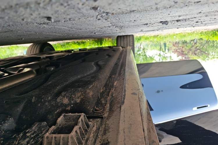 Used BMW 7 Series 2023 735Li M Sport Package Right Side Sill