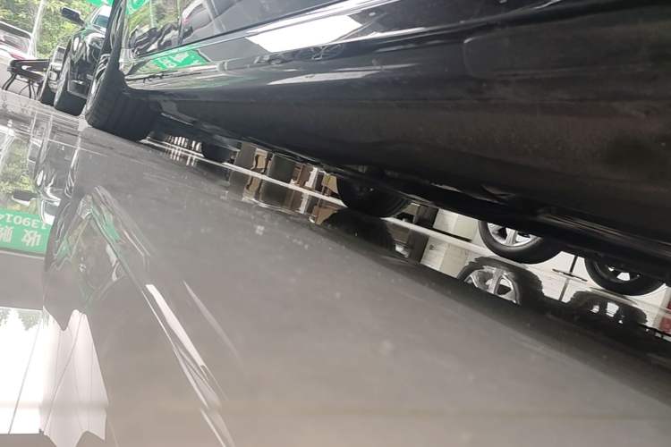 Used BMW 7 Series 2023 735Li M Sport Package Right Side Sill