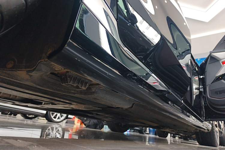 Used BMW 7 Series 2023 735Li M Sport Package Right Side Sill