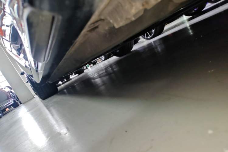 Used BMW 7 Series 2023 735Li Luxury Package Right Side Sill