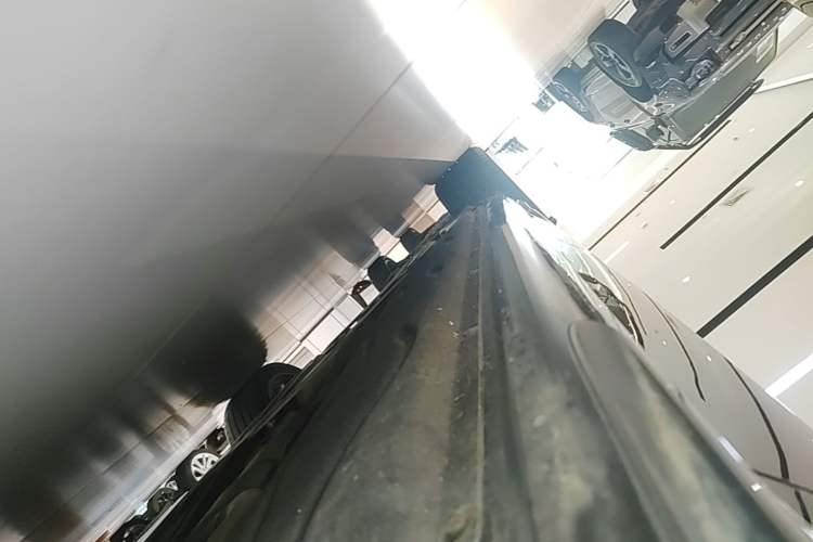 Used BMW 7 Series 2023 735Li Luxury Package Right Side Sill