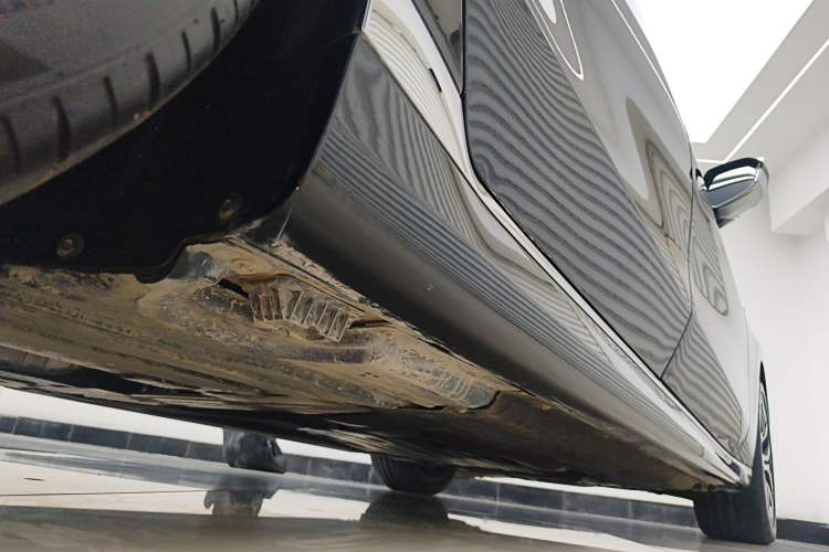 Used BMW 7 Series 2023 735Li M Sport Package Right Side Sill