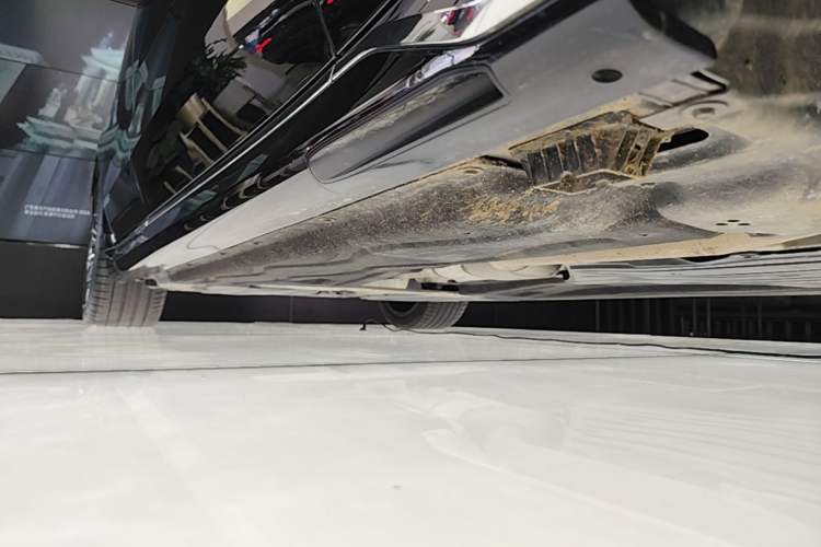 Used BMW 7 Series 2023 735Li Luxury Package Right Side Sill