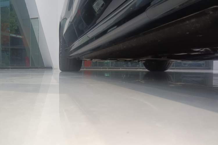Used BMW 7 Series 2023 735Li Luxury Package Right Side Sill