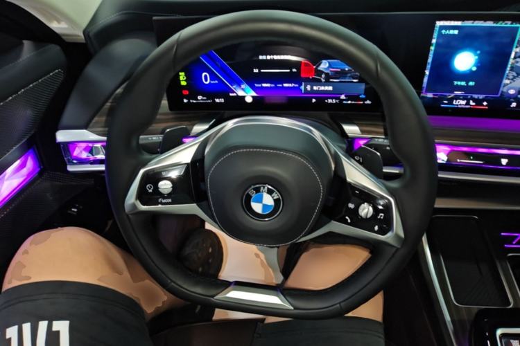 Used BMW 7 Series 2023 735Li Luxury Package Steering Wheel