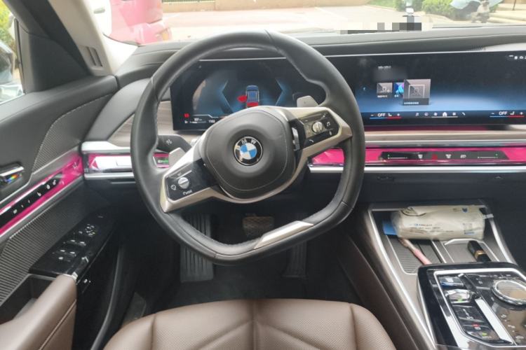 Used BMW 7 Series 2023 735Li Luxury Package Steering Wheel
