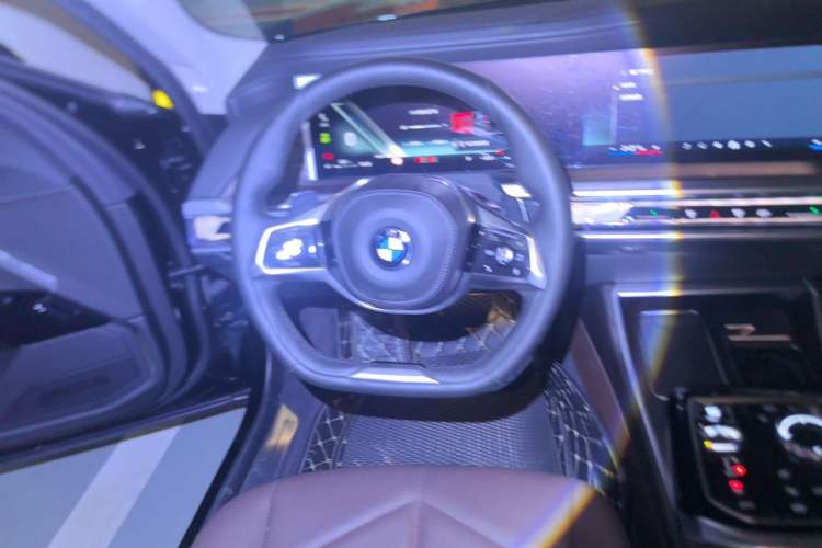 Used BMW 7 Series 2023 735Li Luxury Package Steering Wheel
